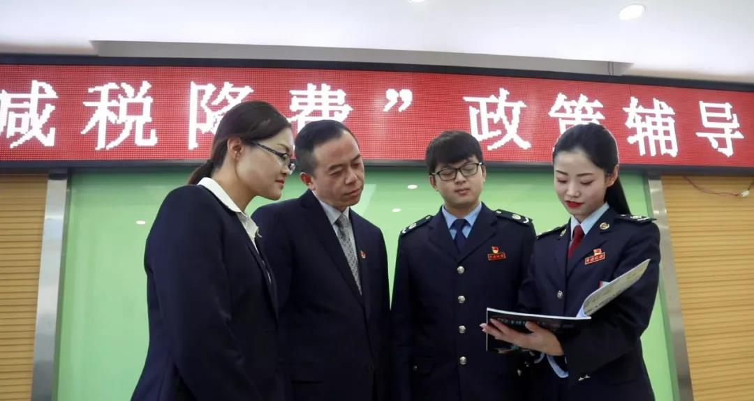 減稅降費(fèi)惠及農(nóng)村交通網(wǎng)